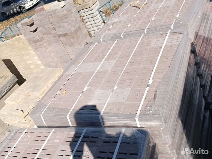 Кирпич коричневый облицовочный М150 F100