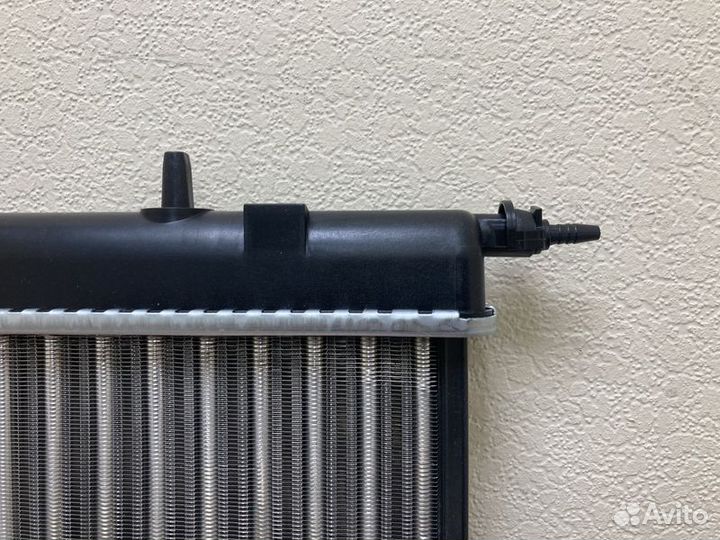 Радиатор охлаждения Пежо Партнер I