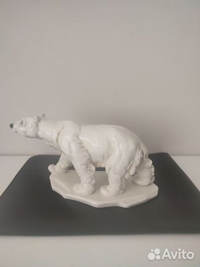 Белый медведь. Фарфор. Karl Ens