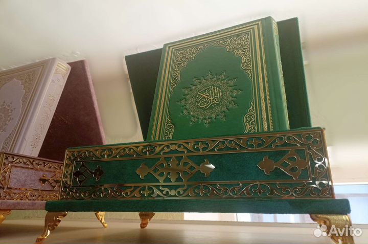 Подарочный Коран в дорогом бархатном сундучке