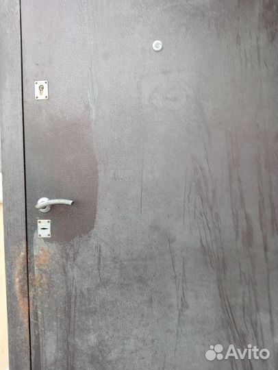 Дверь входная металлическая б/у