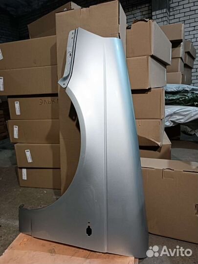 Крыло priora переднее левое серебристый (снежка)