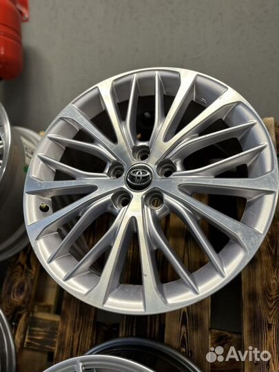 Диски R18 5*114,3 Toyota Camry 70 оригинал