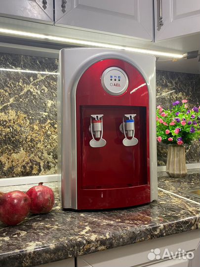 Кулер для воды настольный холодная, горячая вода