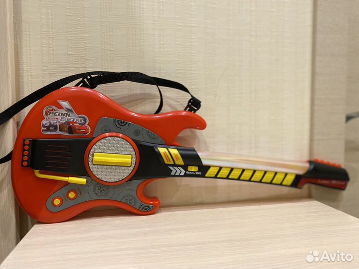 Гитара музыкальная