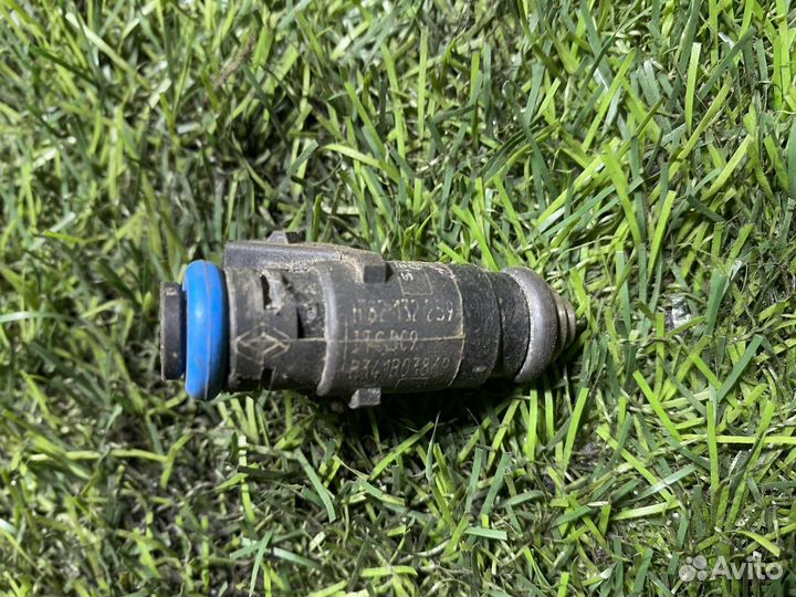 Форсунка инжекторная электрическая Renault Fluence
