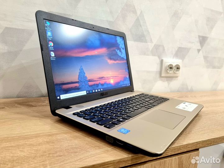 Шустрый ноутбук Asus\ 15.6