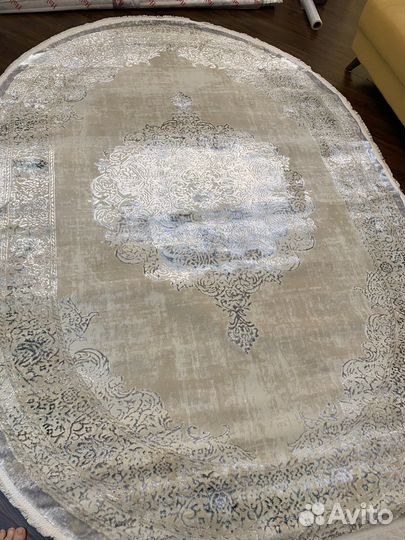 Овальный ковер 200x290 см