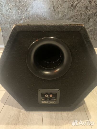 Автомобильный сабвуфер
