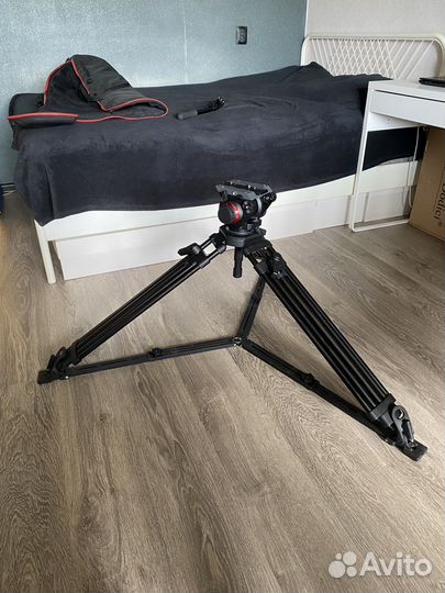 Штатив для тяжелой кинокамеры