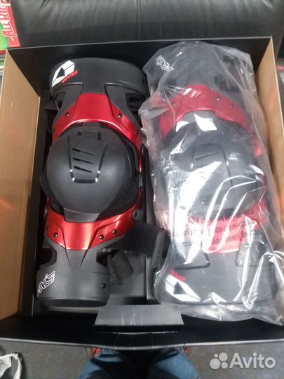 Наколенники (брейсы) EVS