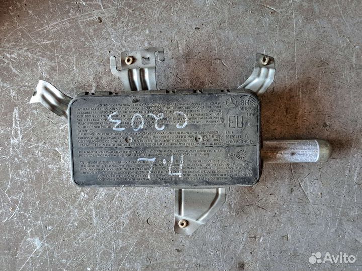 Подушка двери передний Mercedes W203