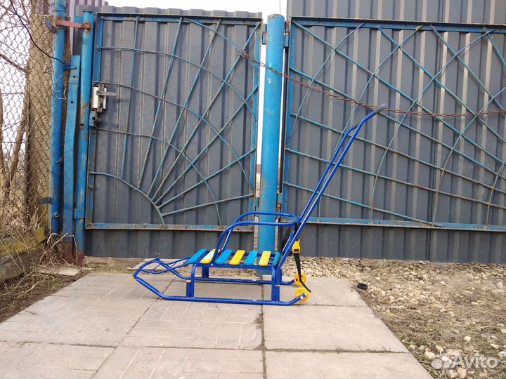 Зимние санки в хорошем состоянии