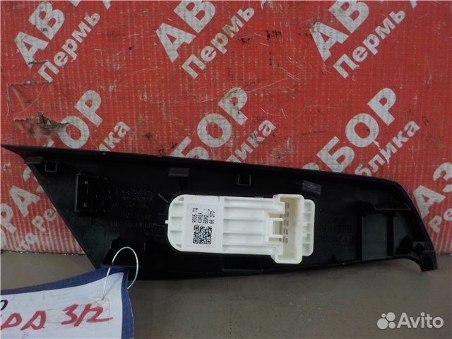 Кнопка электро стеклоподъемника задняя левая Mazda