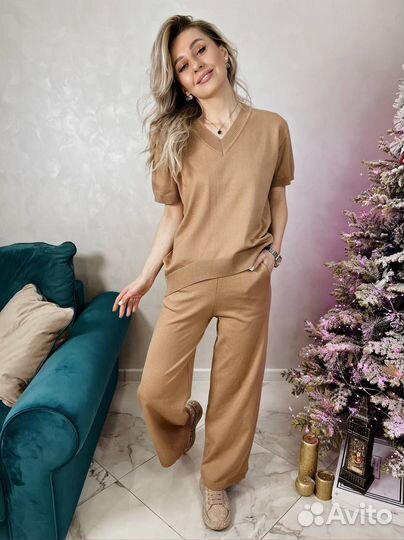 Костюм женский трикотажный бежевый