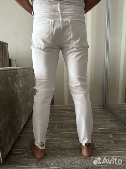 Белые джинсы zara