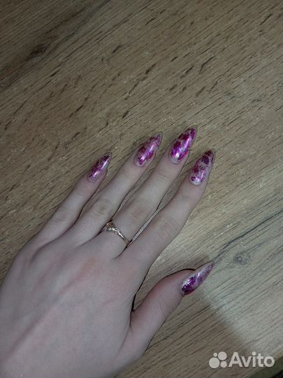 Модель на маникюр