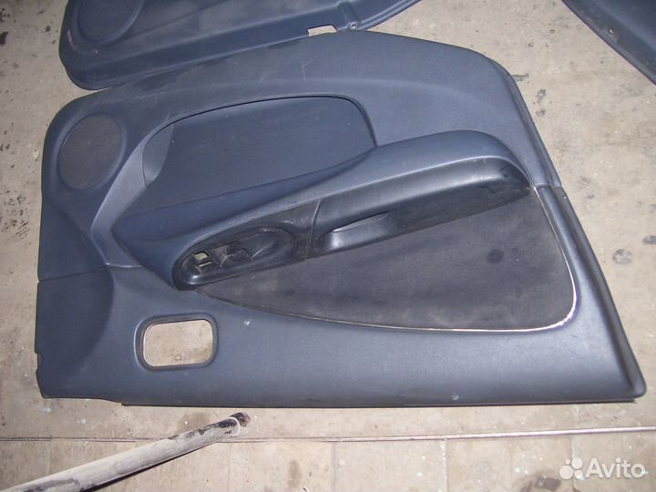 Ниссан альмера N 16 обшивка двери