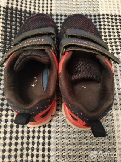 Кроссовки и чешки 27 размер