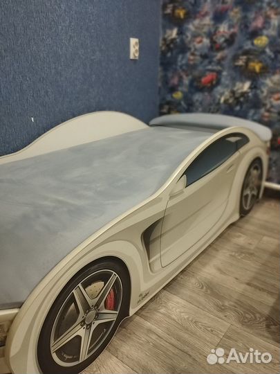 Детская кровать машина