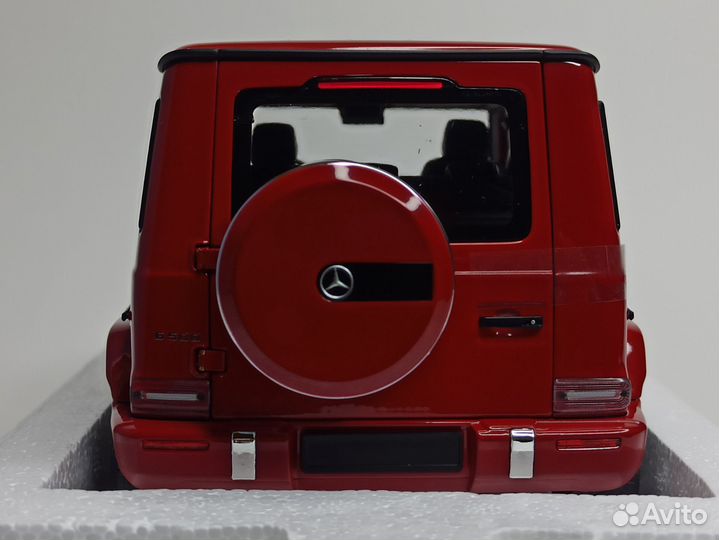 Mercedes G-class 2020 Red 1:18 Minichamps