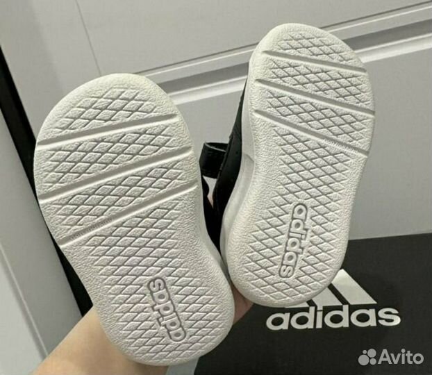 Кроссовки детские adidas 18 размер