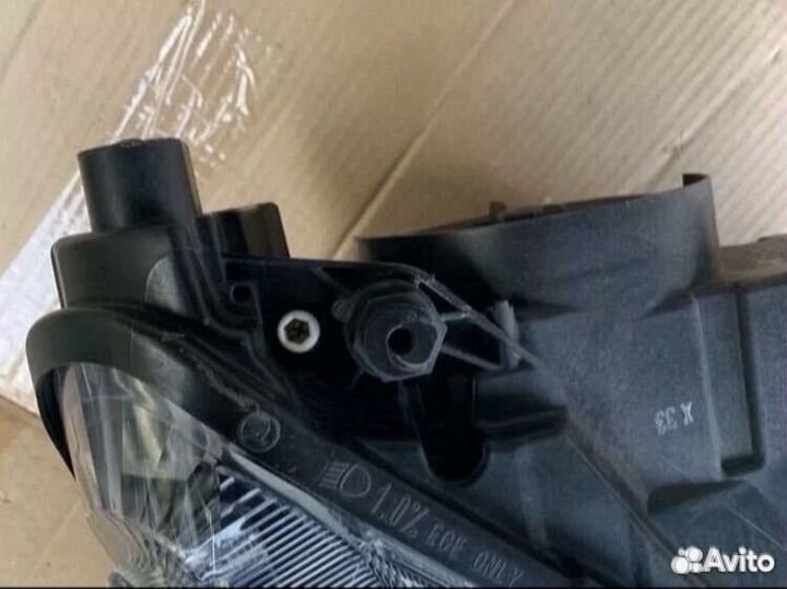 Фара правая Skoda Superb 3