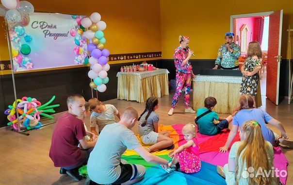 Ведущие праздников/ детские аниматоры