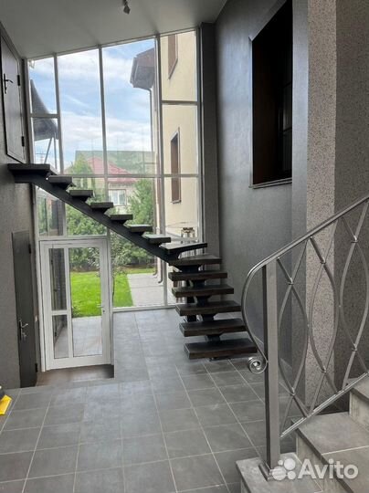 Лестница на металлокаркасе