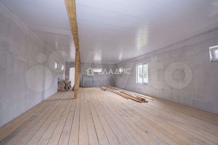 Дом 275 м² на участке 7,5 сот.