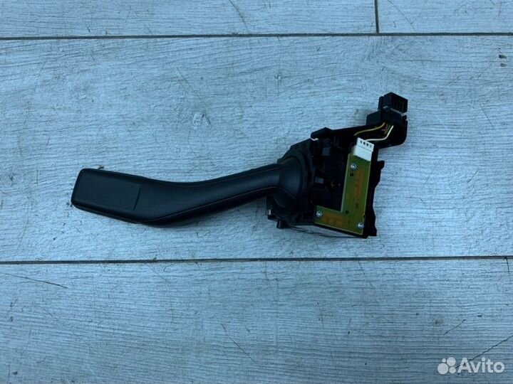 Подрулевой переключатель света Volkswagen Golf