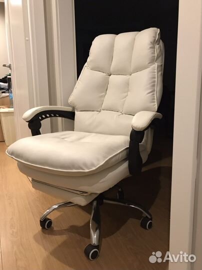 Офисное кожаное кресло бу