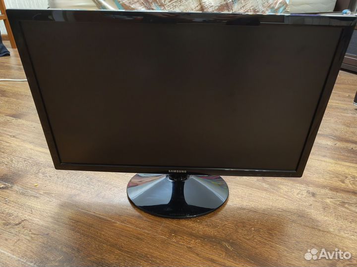 Монитор Samsung S24D300H