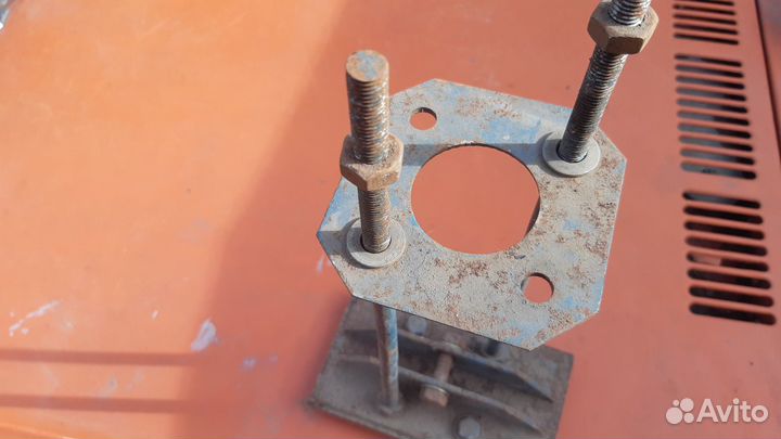 Приспособление ремонта амортизаторов мотоцикла