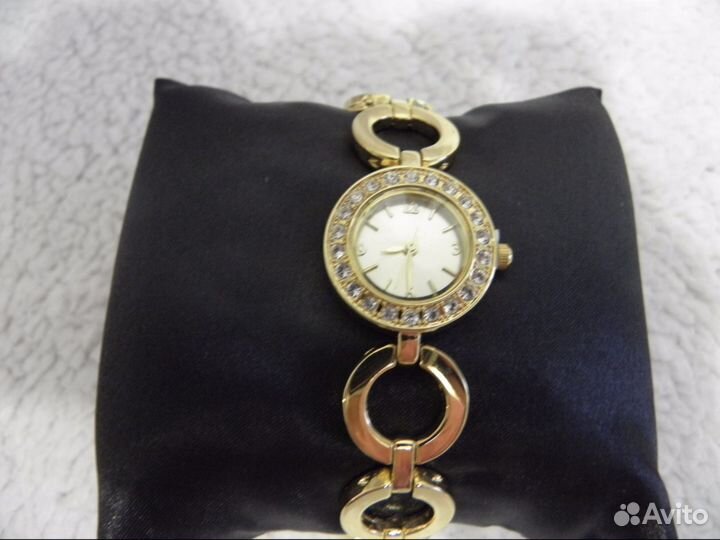 Часы женские наручные и браслеты