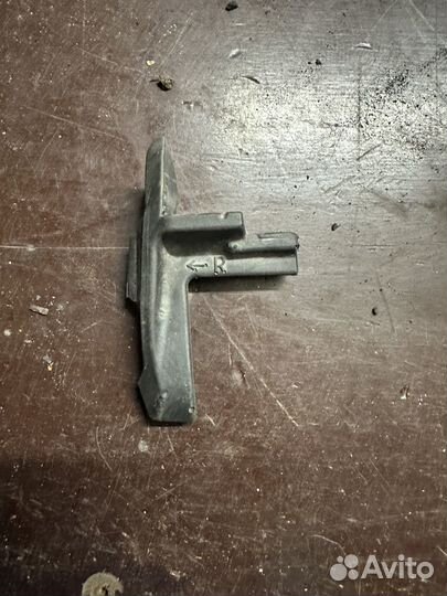 Уплотнитель стекла левый Scania 6 2397926