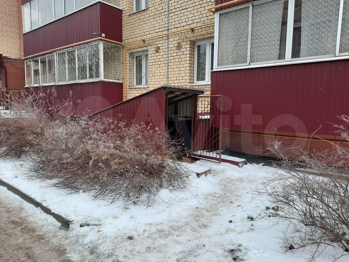 Склад-кладовка: 2; 3; 5,4 м²