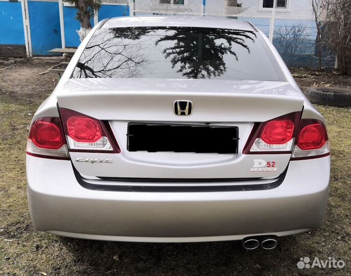 Эмблемы чёрные Honda Civic 4D (8G) комплект