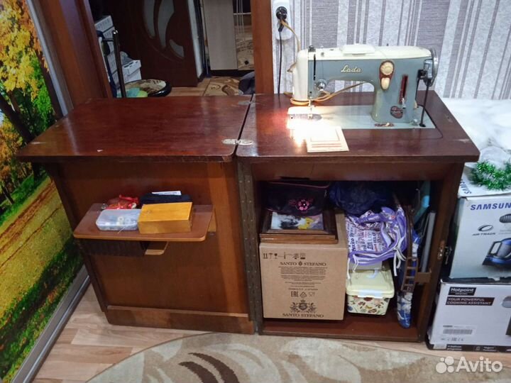 Швейная машина LADA