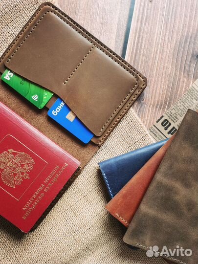 Кожаная обложка на паспорт ручной работы