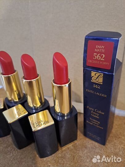 Помада для губ 562 Poppy. Estee Lauder