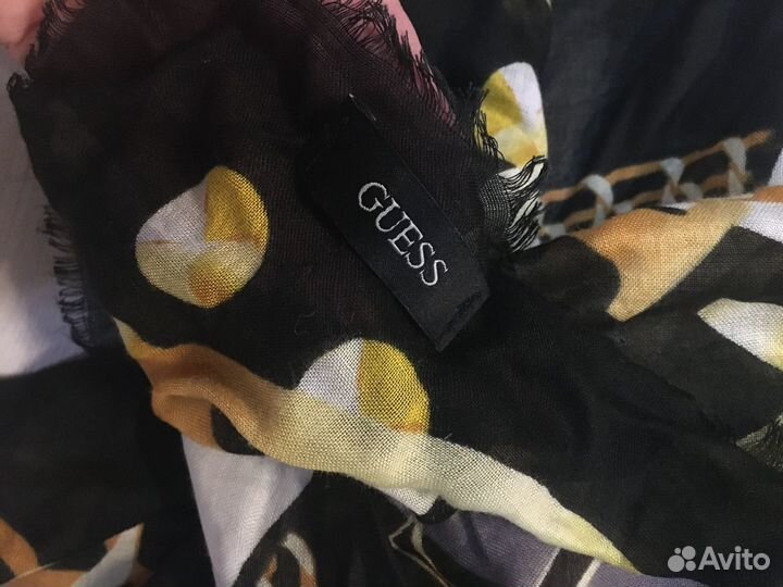 Платок Guess, сумка Furla
