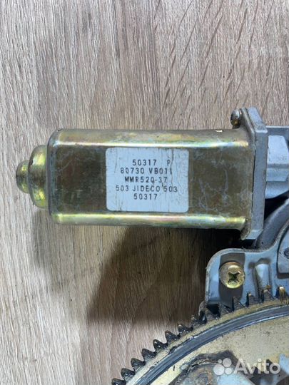 Стеклоподъемник передний правый Nissan Patrol Y61