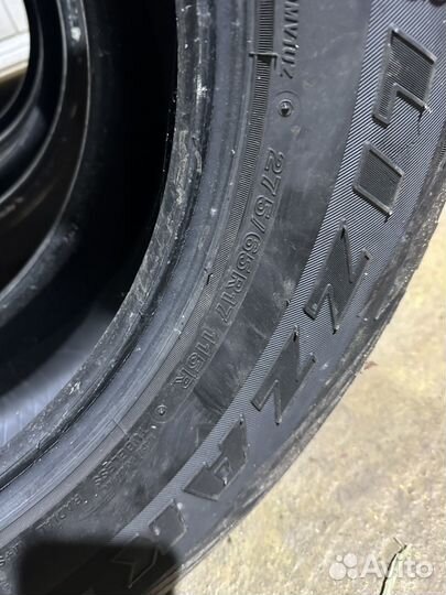 Bridgestone Blizzak DM-V1 275/8.5 R17