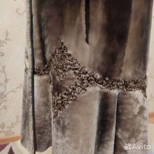 Шуба мутоновая с каракулем и норкой