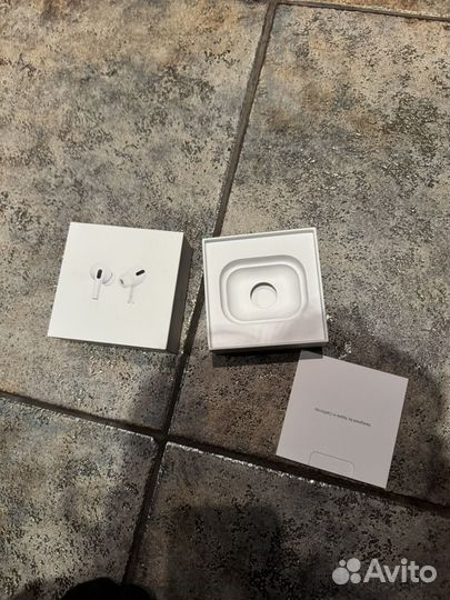 Коробка от airpods pro 1го поколения