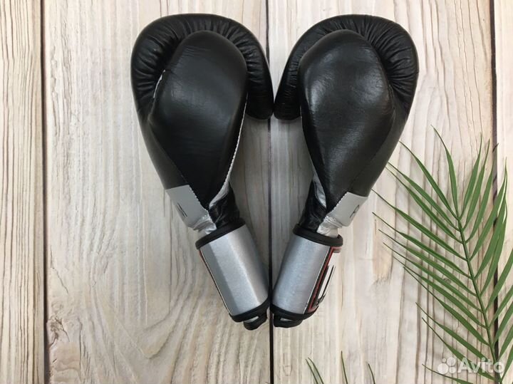 Боксерские перчатки Title Platinum