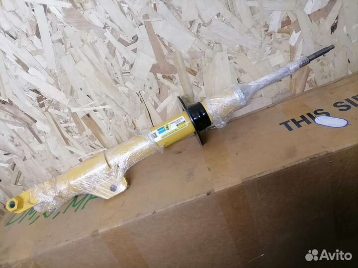 Стойка перед правая Dodge Challenger LC