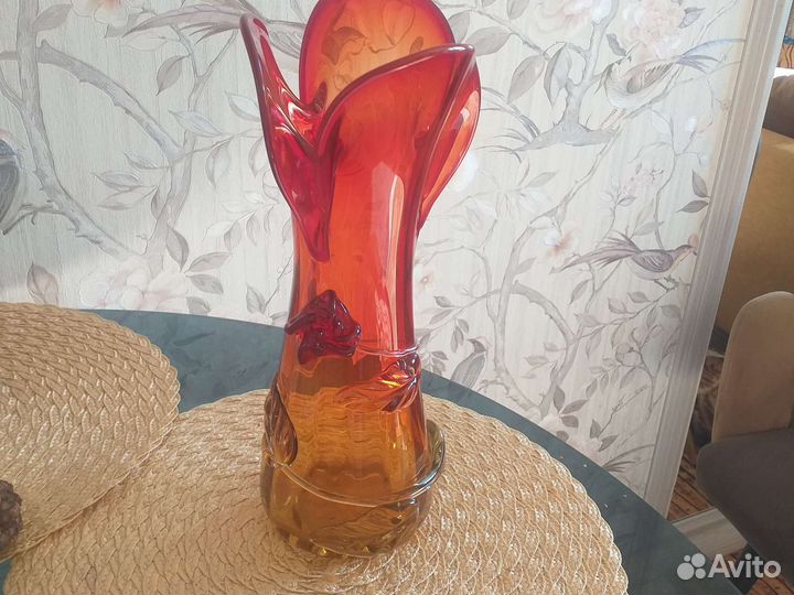 Ваза для цветов хрустальная и из цветного стекла