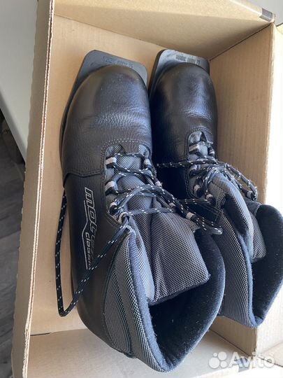 Лыжные ботинки